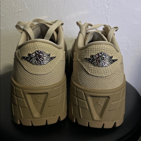 Air Jordan 1 Low Brooklyn - Picture 5 of 6